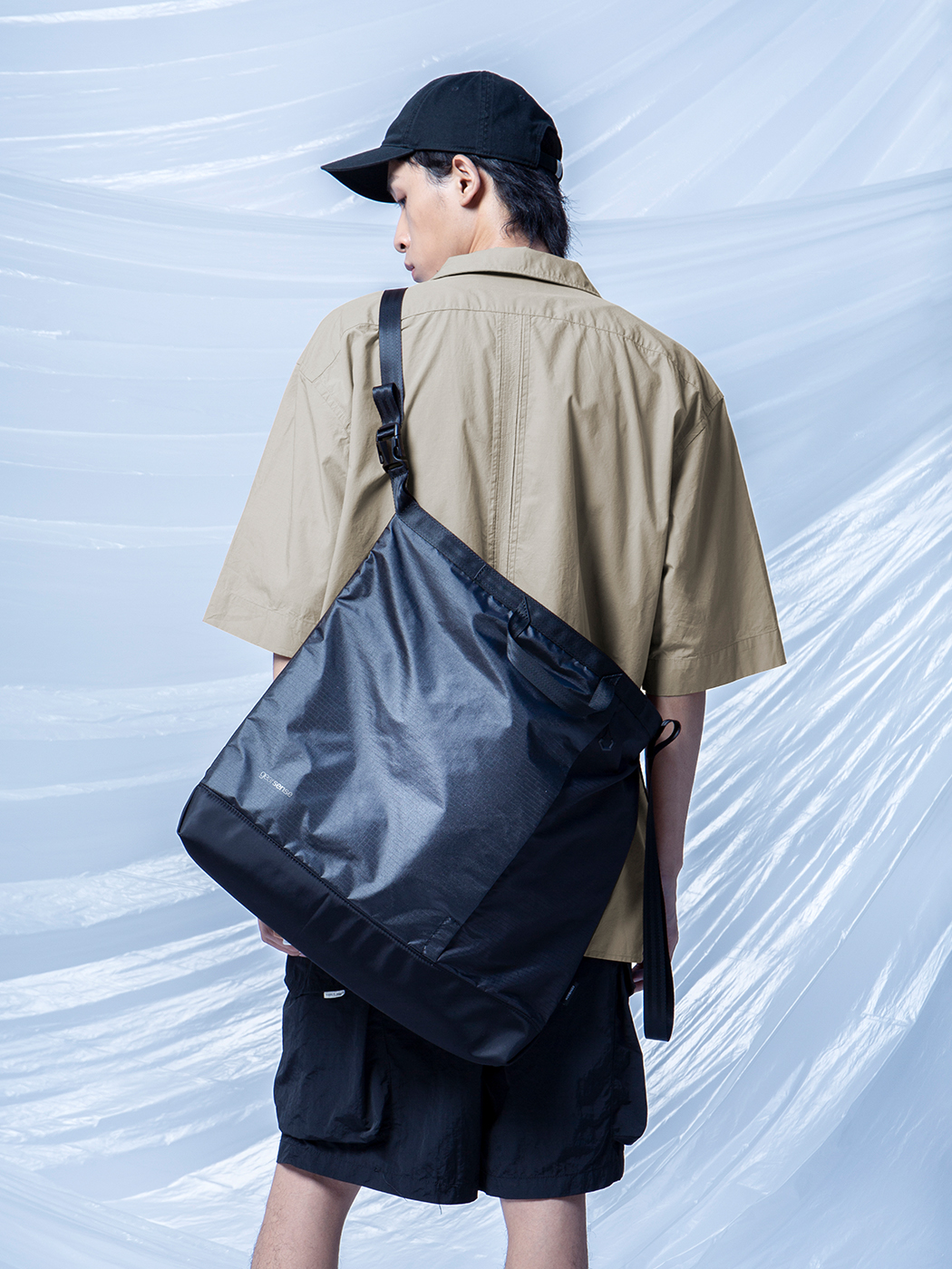 COMBACK|男|女|COMBACK X GEARSENSE 轻量化系列 全黑 轻便户外 大号 斜挎包